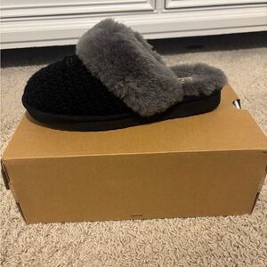 Ugh slippers never worn size 8